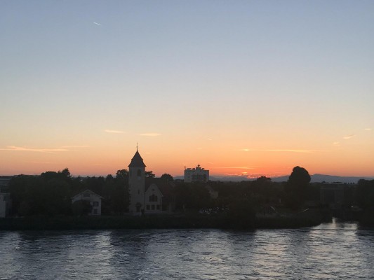 SONNENUNTERGANG AM RHEIN. © Margit Hausel-Wilhelm