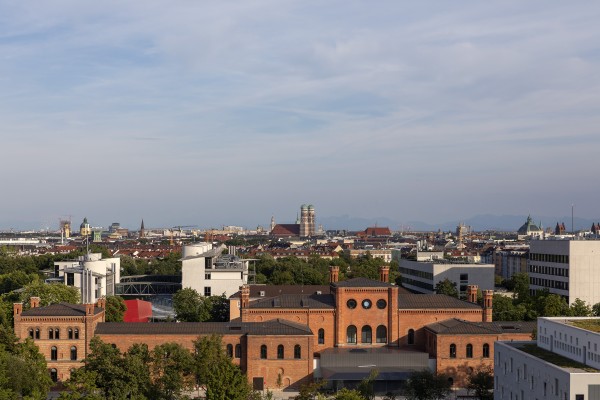 SICHTUNG II: Blick aus der Skulptur über München. Foto: Anne Wild