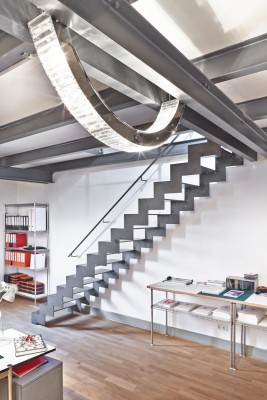 Zigzag Treppe im Showroom Windfall - © spitzbart treppen gmbh