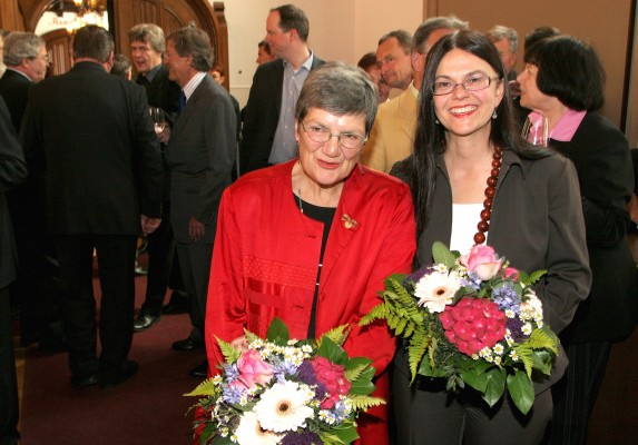 Christiane Thalgott und Elisabeth Merk bei der Stabsübergabe im Rathaus. © Michael Nagy / Landeshauptstadt München