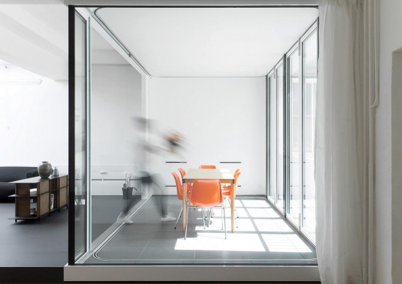 FLISSADE lässt eine Balkonfläche in den Wohnraum integrieren.© flissade