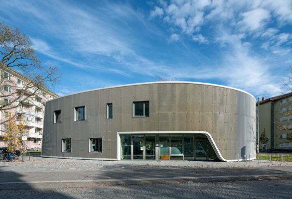 Familien- und Sozialzentrum Pöllat-Pavillon von macro architekten, München, und grünhoch4, München. Foto: Achim Bunz.