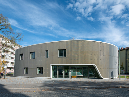 Familien- und Sozialzentrum Pöllat-Pavillon von macro architekten, München, und grünhoch4, München. Foto: Achim Bunz.