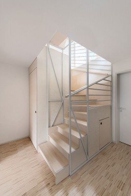 Treppe mit Stauraum, UG, Haus Ost