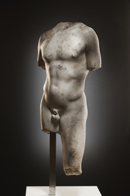 ┬® Jean-David Cahn. Torso eines Epheben oder jungen Athleten, 200 v. Chr., Marmor, H. 58
