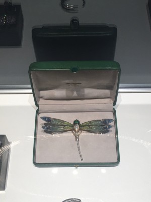 Libelle aus Emaille und Brillanten für ca. 65.000 Euro, MXHM Maximilian Hemmerle