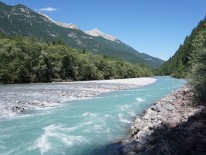 Entlang der „Lebensspur Lech“ verläuft der Lechweg, ein grenzüberschreitender Weitwanderweg zwischen Vorarlberg, dem Tiroler Lechtal, der Naturparkregion Reutte und dem Allgäu; © Verein Lechweg/Gerhard Eisenschink