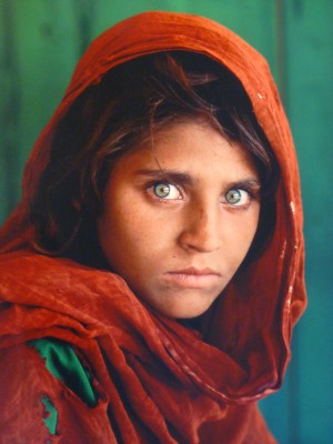 © Steve McCurry, Shabat Gula, Afghan Girl, 1984, Galerie Stephen Hoffman