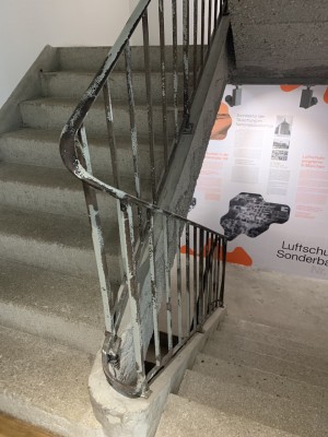Das Treppenhaus ist ebenso im Originalzustand erhalten wurde; © AnArchitecturalLife
