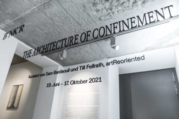 ... eine Ausstellung über "Beschränkung", "Gefangenschaft" und "Isolation"; © BNKR