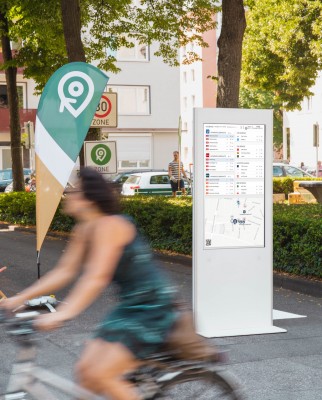 Die VEOMO Mobility Info im öffentlichen Raum als Teil des Projekts UMPARKEN, 2020