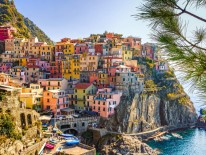 Die Cinque Terre in Italien sind bekannt für ihre bunten Häuser, die sich wie eine Terrasse bis an die italienische Riviera anordnen. Doch auch die bayerische Hauptstadt wartet mit bunten Häuserfassaden auf. | pixabay.com © Kookay (CC0 Public Domain)