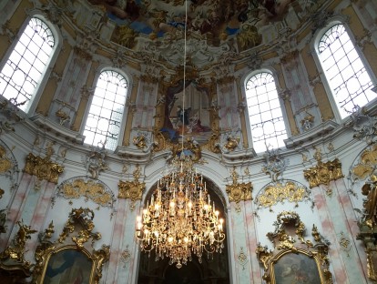 Barockes Benediktinerkloster im Oberbayerischen Ettal | Photo by Geneva Karr on Unsplash