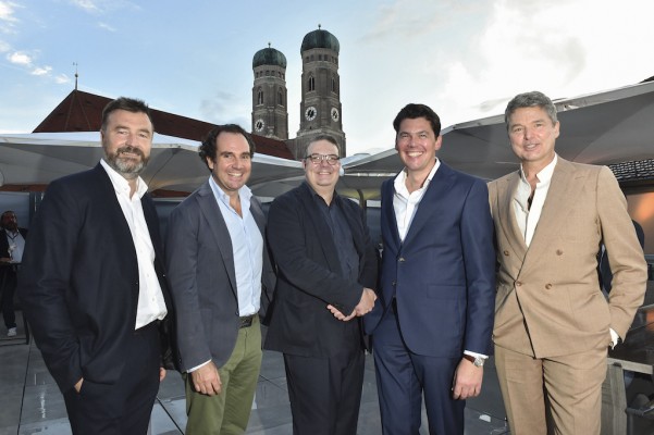 Prof. Florian Nagler (Florian Nagler Architekten), Dr. med. Dominik Pförringer, Dr. Fabian Peters (Chefredakteur BAUMEISTER, Georg Media), Dominik Baur-Callwey (Geschäftsführer Georg Media), Detlev Diehm (Diehm Bespoke Design)