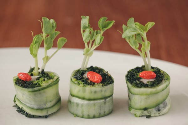 Speisen wie diese „Signature Detox Rolls“ gehören zum Ernährungskonzept des Entgiftungsprogramms im Kamalaya    © Kamalaya Koh Samui