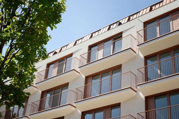 Fenster und Balkone zum Hof: rückwärtige "Van B"-Fassade