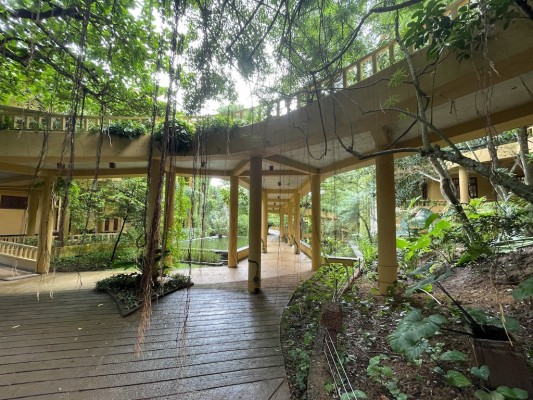 Rampen führen zu den Etagen