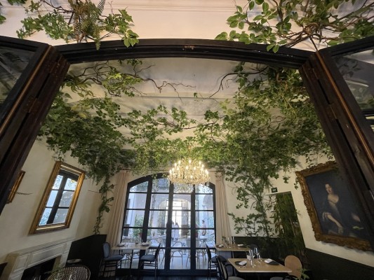 Wunderbar ist diese originelle Dekoration des zweiten Restaurantraumes
