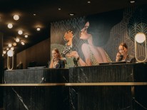 Der Empfang hat 20er-Jahre Charme | © Markus Edgar Ruf