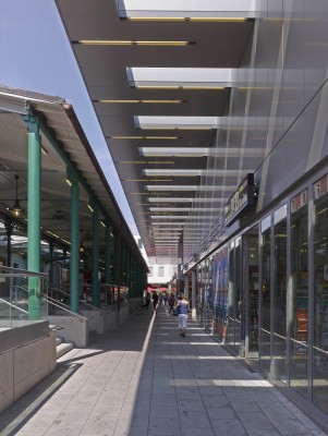 Ladenpassage zwischen Altbau und neuem Terminalgebäude