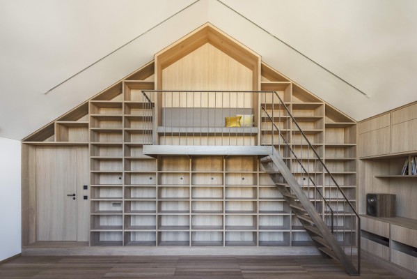 2-geschossige Bibliothek