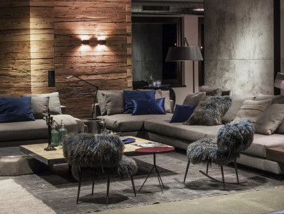 Im gemütlichen Chalet-Stil, ein Bereich der weitläufigen ausstellung | Foto © Wetscher