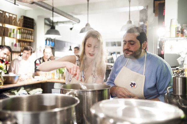 Gemeinsam genießen: Über den Tellerand kochen (Foto: Über den Tellerrand kochen)