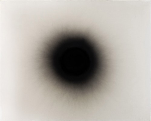 Otto Piene (1928–2014) Ohne Titel 1962, Öl, Feuer und Ruß auf Leinwand, 1962, 80 x 100 cm, Sammlung Kohlrusch, Bayern © VG Bild- Kunst, Bonn 2026, Foto: Jörg Schleicher