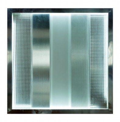 Nanda Vigo Cronotopo 1965, geformtes Glas, gebürsteter Aluminiumrahmen, Leuchtmittel, weißes Neon, 100 x 100 x 10 cm, ZERO foundation, Düsseldorf / Schenkung Nanda Vigo © VG Bild- Kunst, Bonn 2026, Nanda Vigo Heirs, Foto: Stephan Kube/SQB Greven