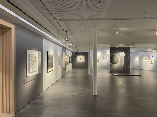 Blick in den gegenüberliegenden Ausstellungsraum | Foto RG
