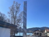 Stele von Heinz Mack vor dem Museum | © RG