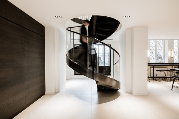 Spindeltreppe im Bürogebäude