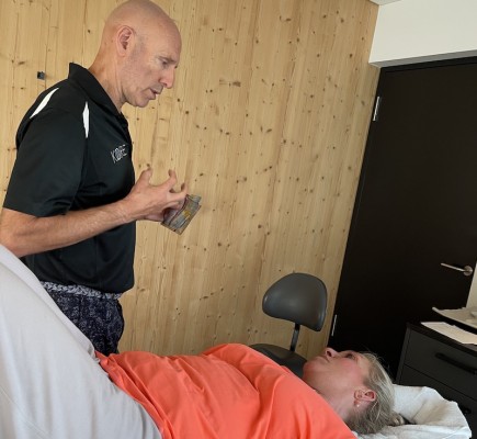 John während einer Behandlung | © RG