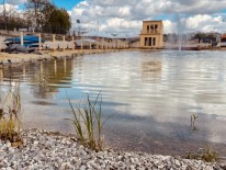 Der neue See wurde mit mehreren hundertausend Litern Wasser befüllt.