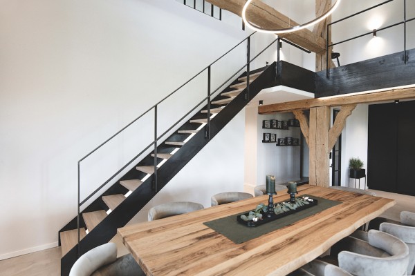 Wangentreppe von spitzbart treppen - kombiniert die Materialien Stahl und Holz - Foto @ Gabrijela Obert