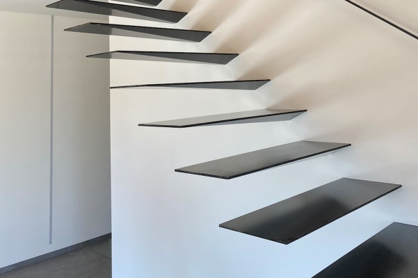 Kragarmtreppe Voute von spitzbart treppen - filigrane Konstruktion aus Stahl mit geringem Materialeinsatz