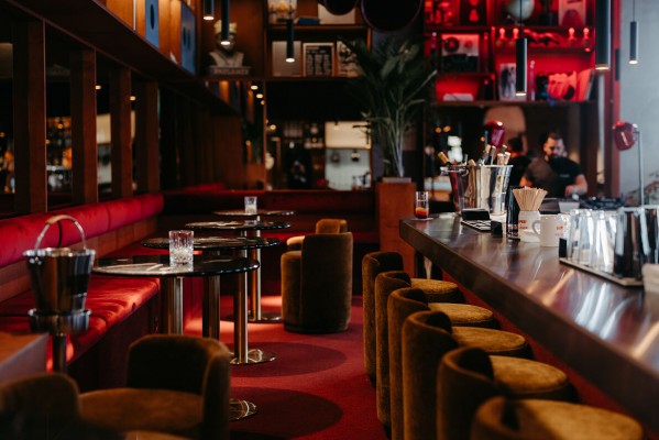 Gastraum und Bar des SUPER* (© Süleyman Siki)