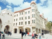 Fassade des HERZOG MAX am Karlstor (© Fabian Wagner)