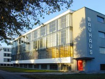 962pixabaytegulabauhaus2504031920