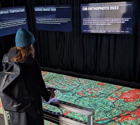 Data in a box. Eine Ausstellung, in der man die digitalen Daten der Stadt erleben kann. Foto: LHM