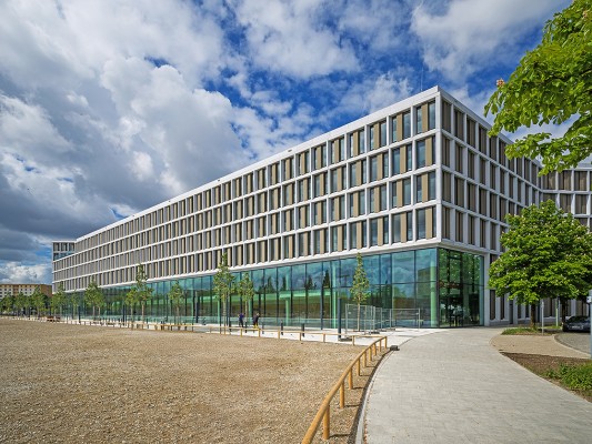 Foyerfassade - Transparenz des Justizwesens