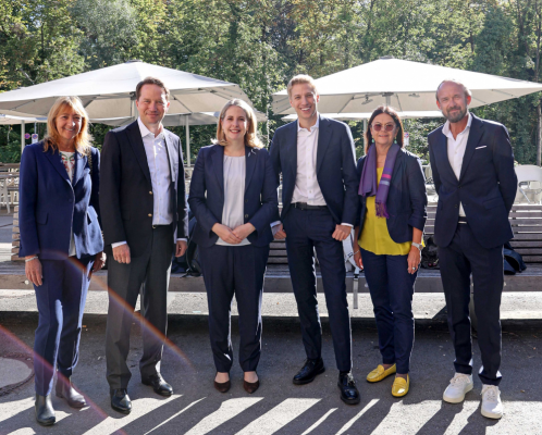 Beim Besuch des zukünftigen Flaucher Quartiers: v.l.n.r. Dr. Gabriele Jahn (SMW),  Dr. Florian Bieberbach (SWM), Verena Hubertz, Dominik Krause, Elisabeth Merk und Dr. Bernhard Boeck (SMW); Foto: Michael Nagy/Presseamt München