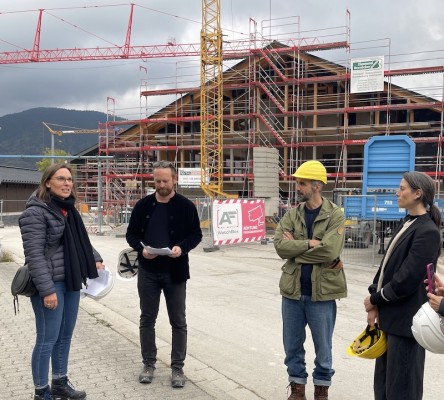 Projektleiterin Christine Grüner und Jan Kaschig aus dem Büro Maier Neuberger Architekten mit Floko Ziebert (Blyb) und Vroni Weiss