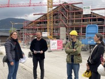 Projektleiterin Christine Grüner und Jan Kaschig aus dem Büro Maier Neuberger Architekten mit Floko Ziebert (Blyb) und Vroni Weiss